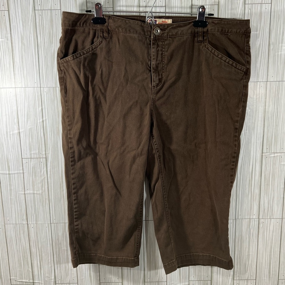 Faded Glory Brown Capri